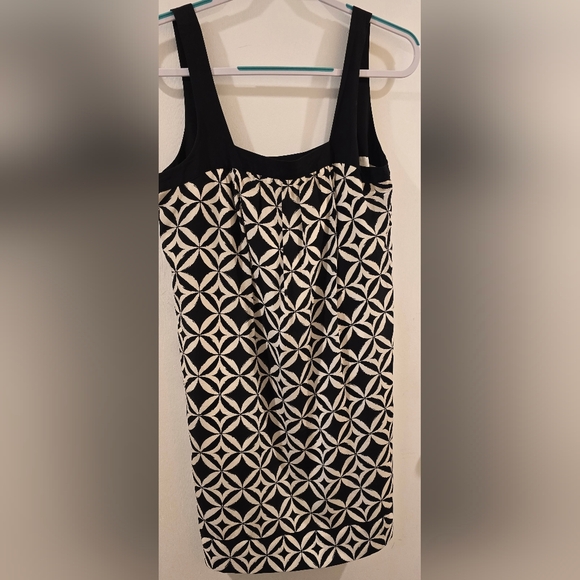 White House Black Market Dresses & Skirts - Stylish White House Black Market Geometric Satin Shift Dress Size S